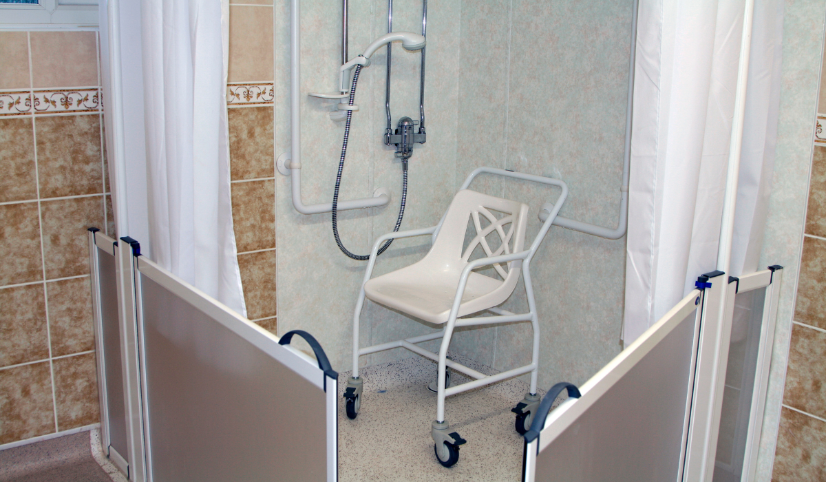 Best Shower Chairs for Elderly: Top Picks for Safety and Comfort