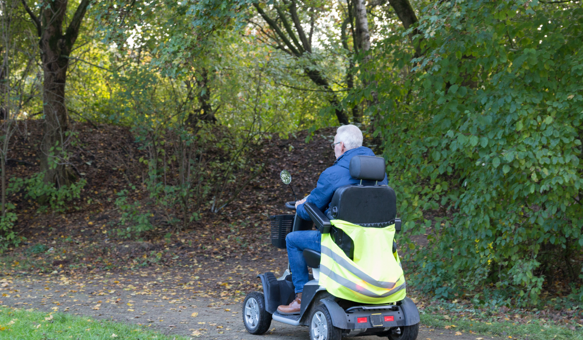 The Bright Future of Green Travel: Exploring the Environmental Impact of Electric Mobility Scooters