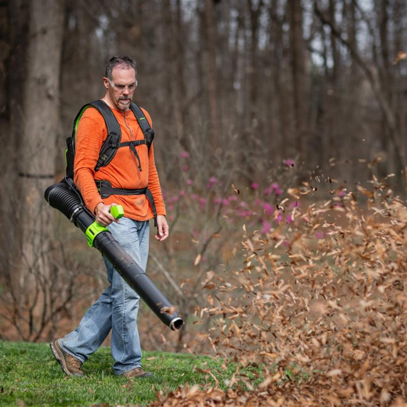 Greenworks 80V 800 CFM Cordless Battery Backpack Blower and Leaf Tarp w/ 4.0Ah Battery & Rapid Charger - 2436002