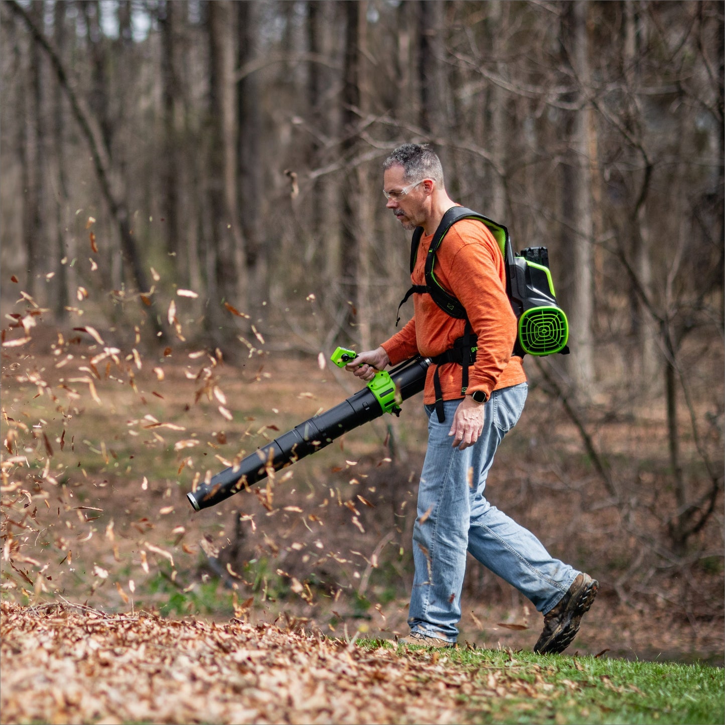 Greenworks 80V 800 CFM Cordless Battery Backpack Blower and Leaf Tarp w/ 4.0Ah Battery & Rapid Charger - 2436002