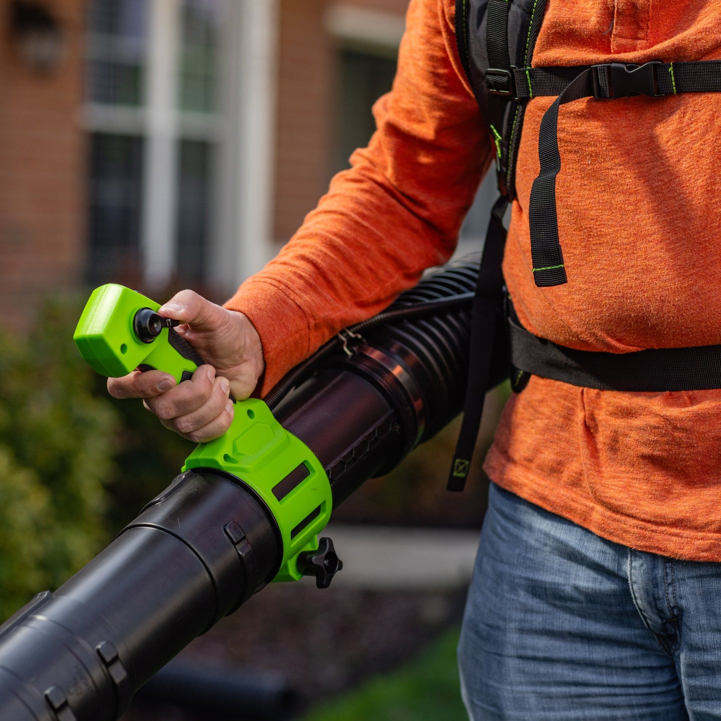 Greenworks 80V 800 CFM Cordless Battery Backpack Blower and Leaf Tarp w/ 4.0Ah Battery & Rapid Charger - 2436002