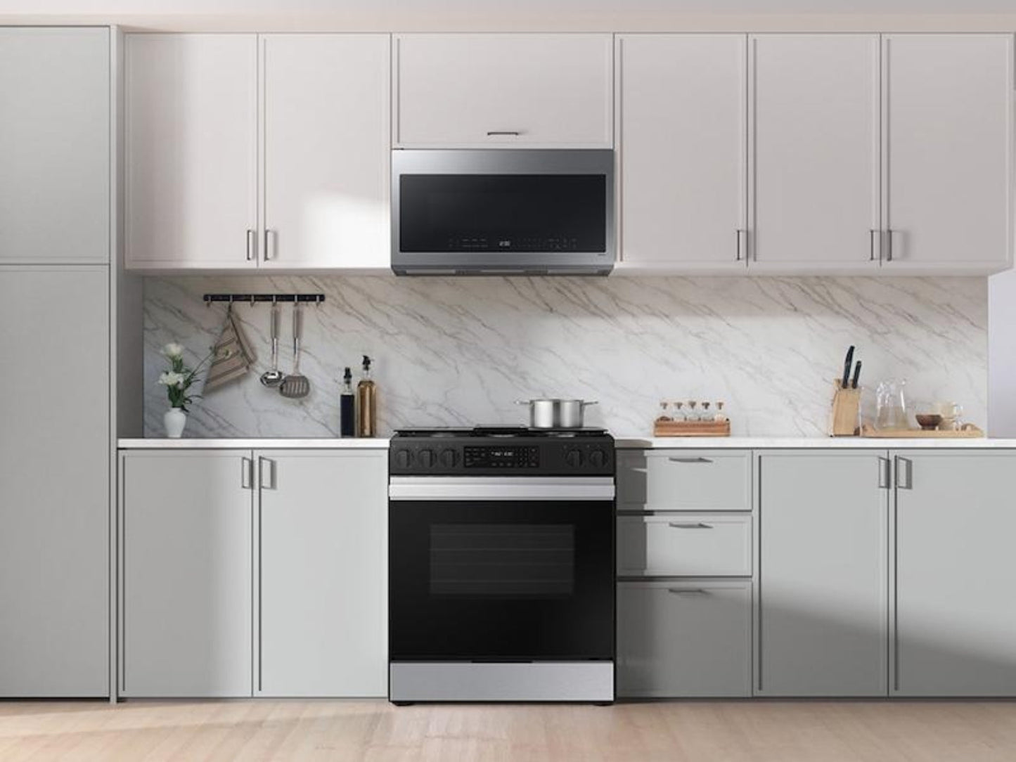 SAMSUNG Bespoke 6.0 cu. ft. Smart Slide-In Gas Range with Air Fry & Precision Knobs in Stainless Steel - NSG6DG8300SR-KT