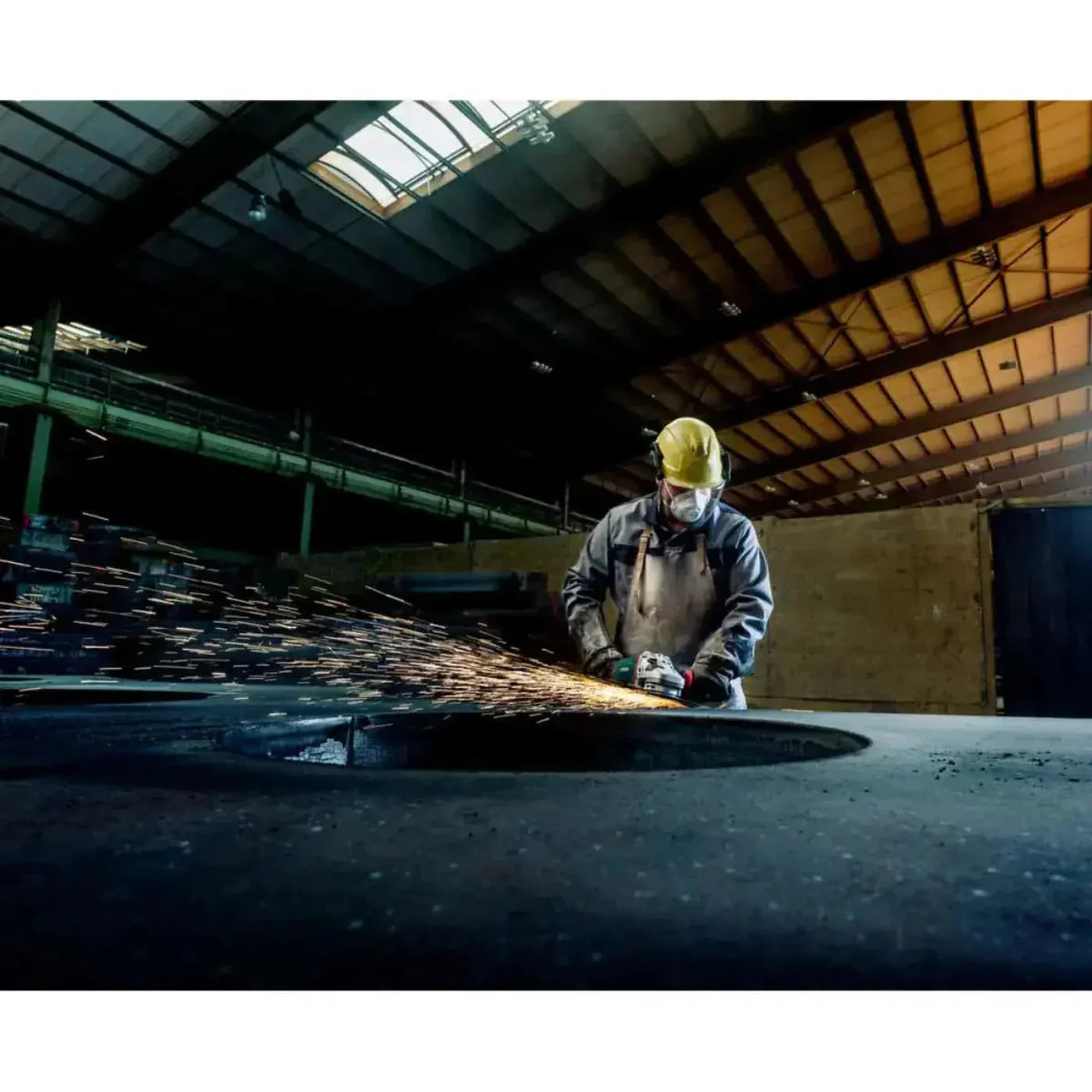 Metabo 7" Angle Grinder with Dust Control Shroud - US606467800