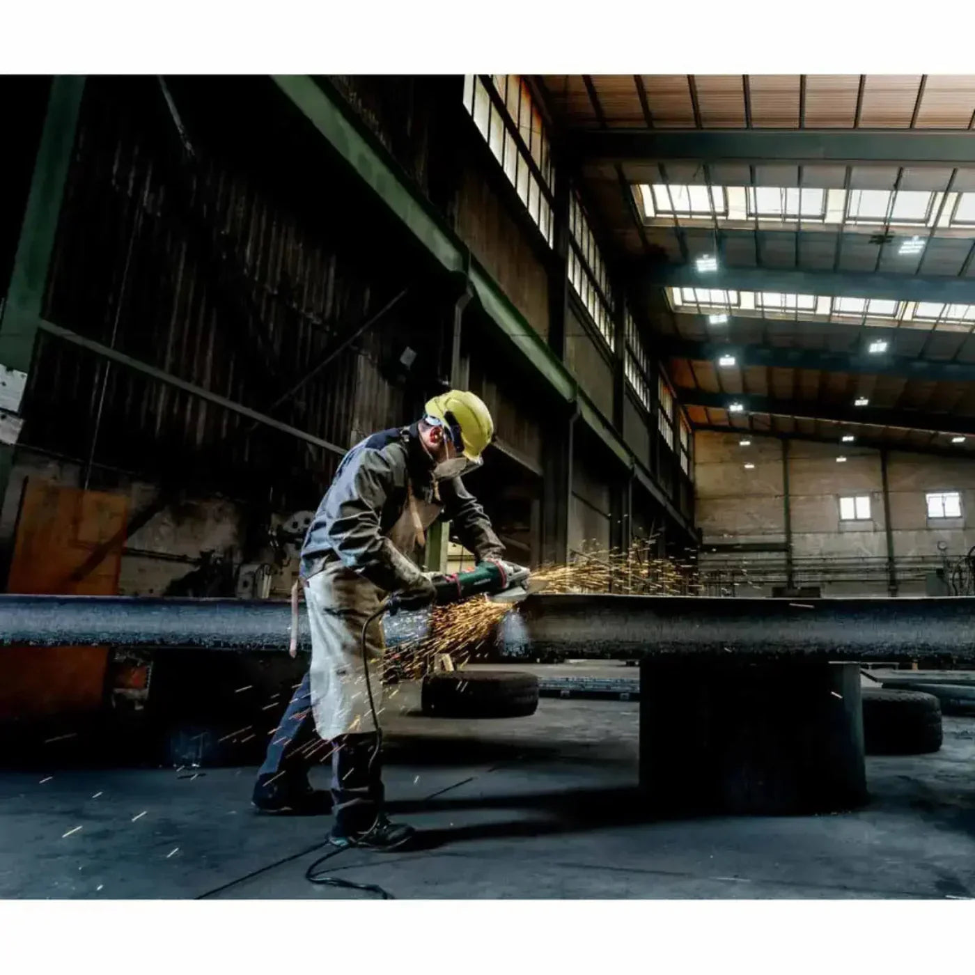 Metabo 7" Angle Grinder with Dust Control Shroud - US606467800