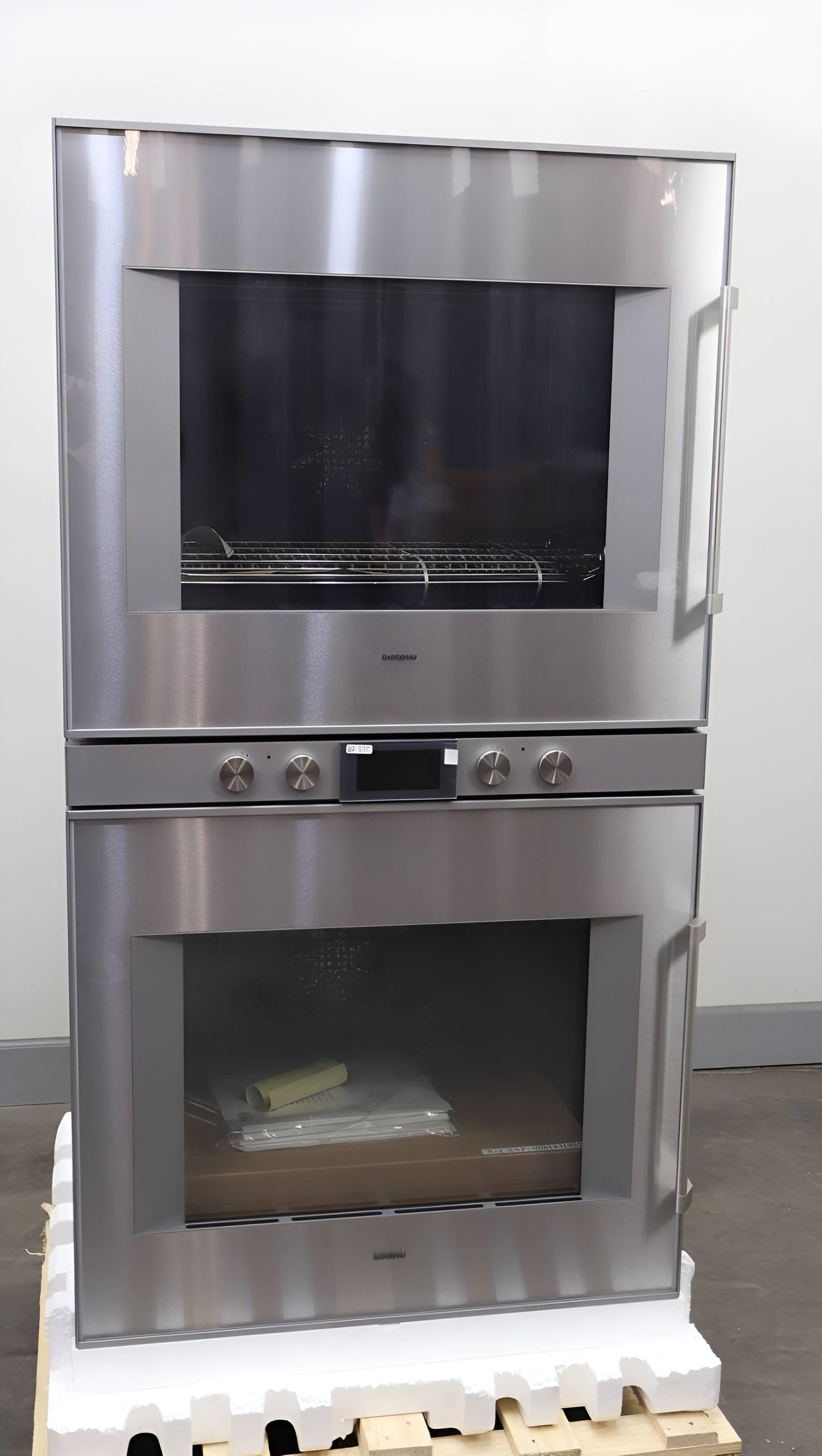 Gaggenau 30" Universal Heating Electric 400 Series Double Wall Oven - BX481612