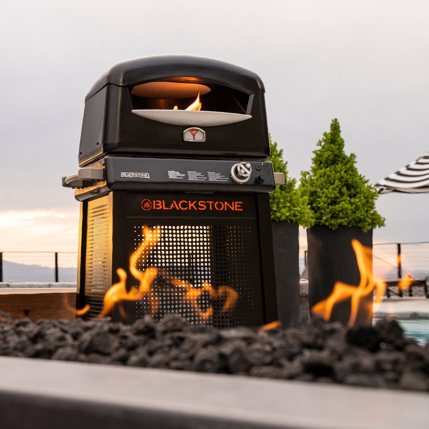 Blackstone Pizza Oven w/Cart & Cover - 6825