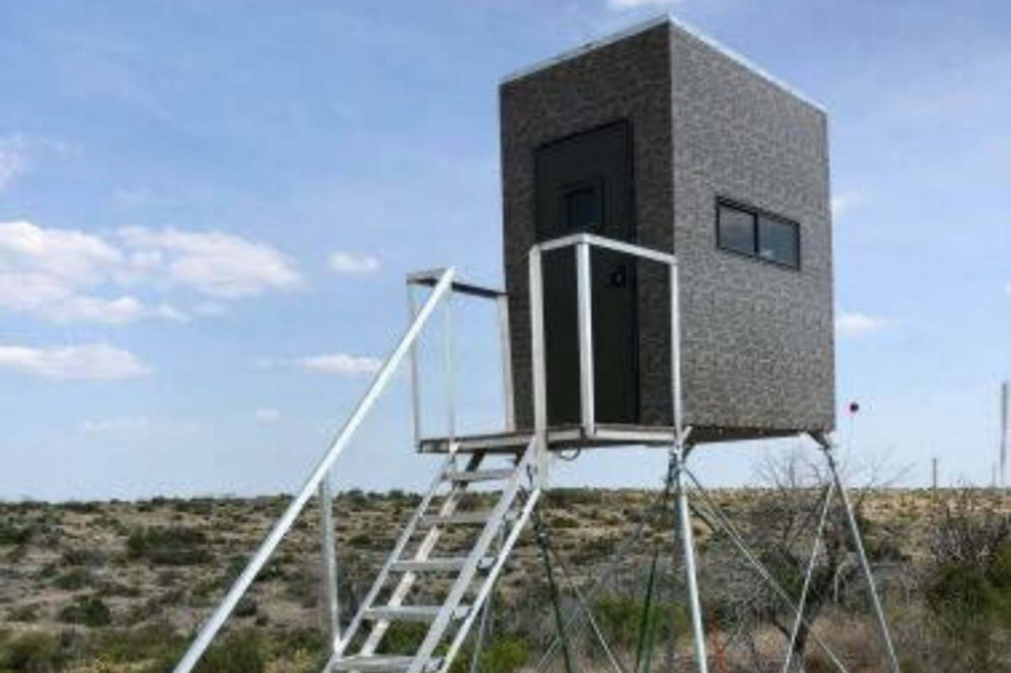 Big Dogg Deer Blinds Aluminum and Insulated Deer Blinds 4' X 6' Elevated with 8' Base and Detachable Ladder Big Dogg - BD4X68BAL