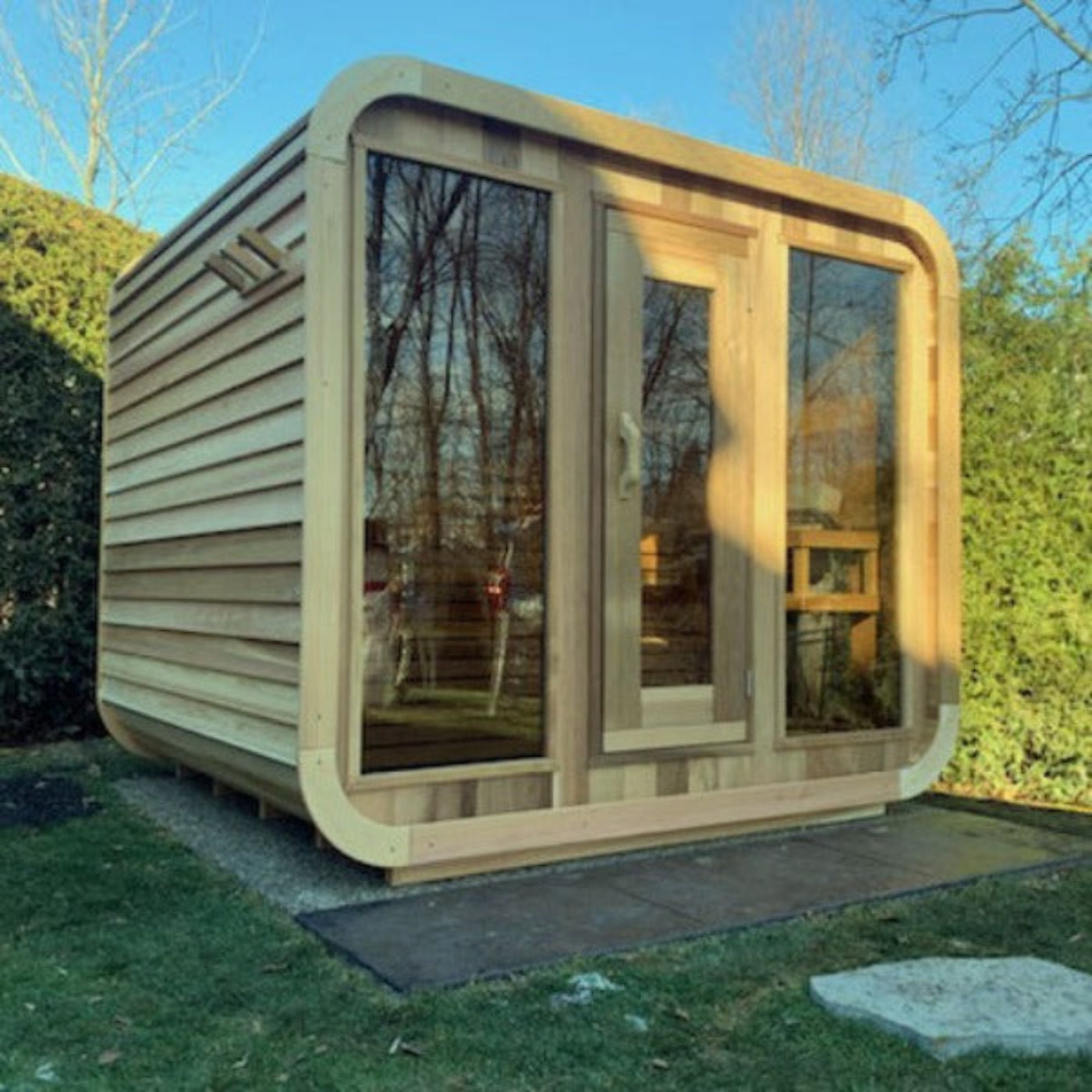 Dundalk LeisureCraft Clear Cedar Outdoor Luna Sauna - DLCCCOLS8WX6-8KW
