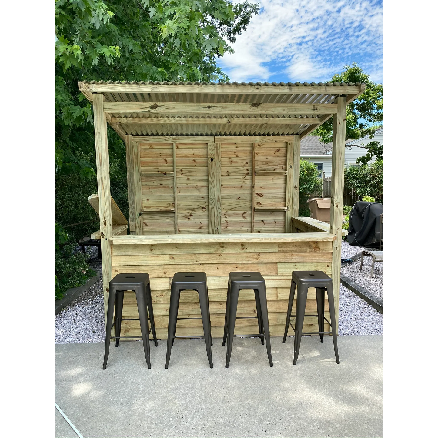 Taverns To Go 8' x 5' Backyard Bar