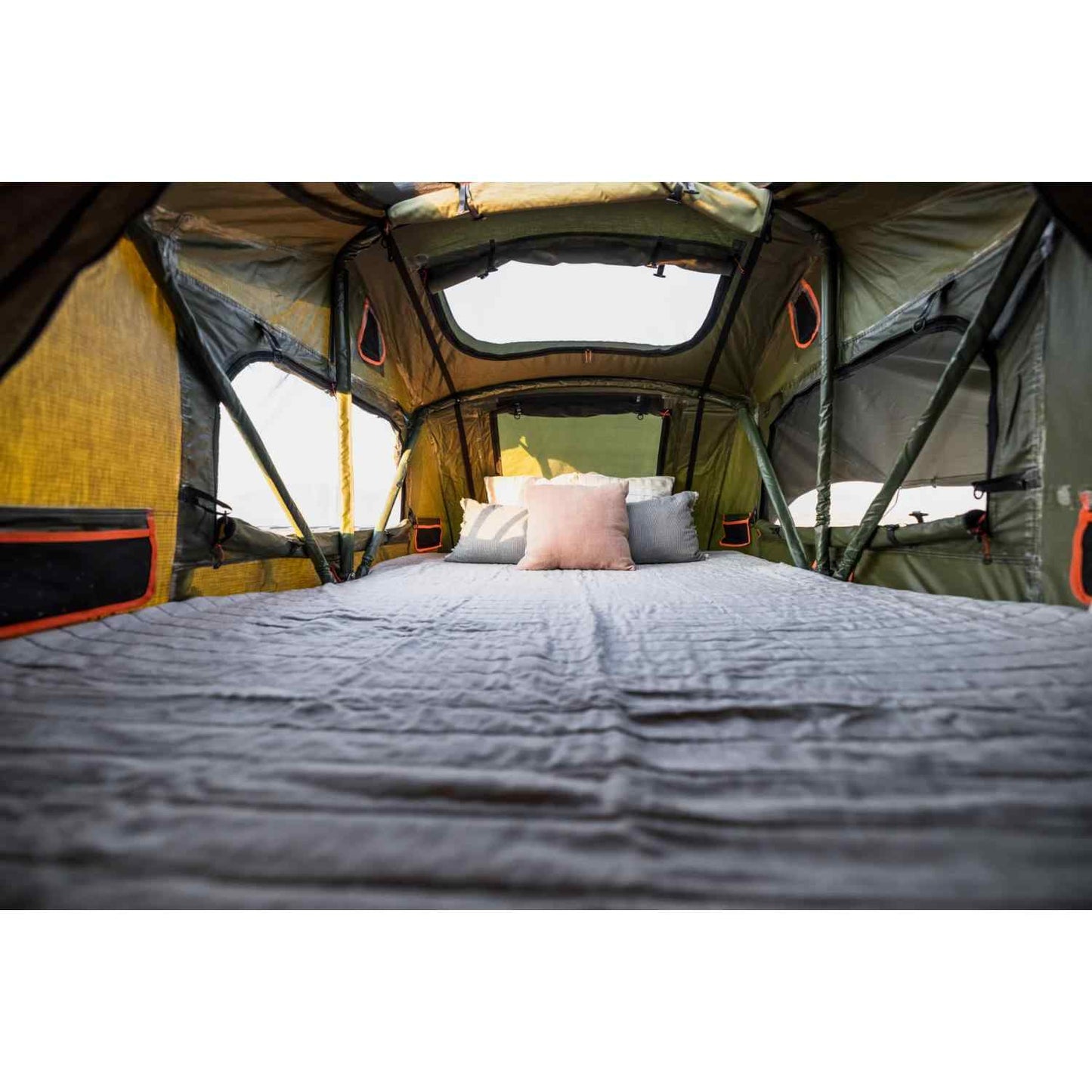 Roam Vagabond Rooftop Tent - ROAM-RTT-VB-FO-NA