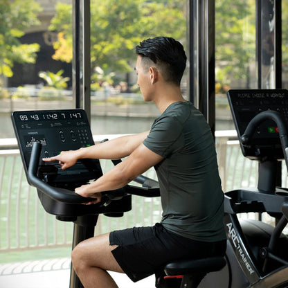 Life Fitness Club Series+ Upright Bike - CSC-SLBLKLF-DOM13