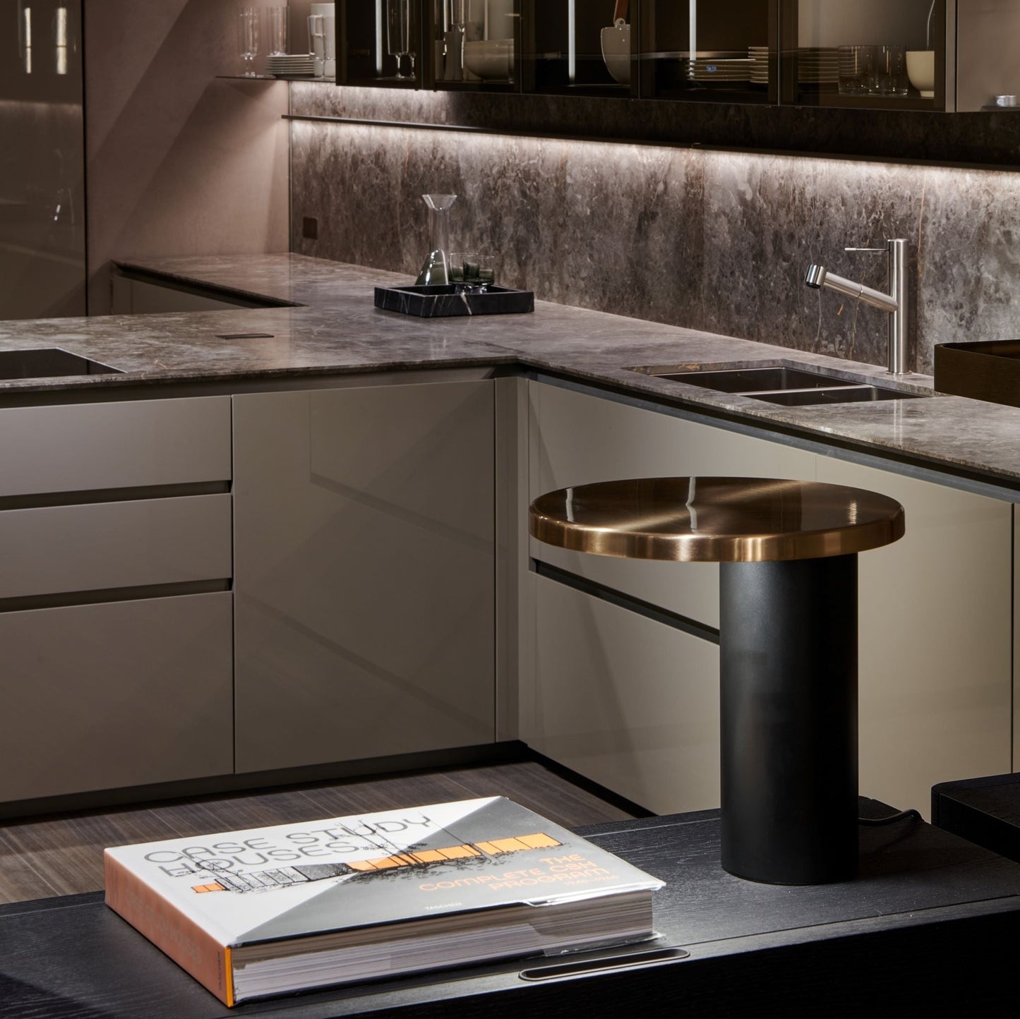 Oluce Cylinda Table Lamp - OL-CYLINDA-218-BL