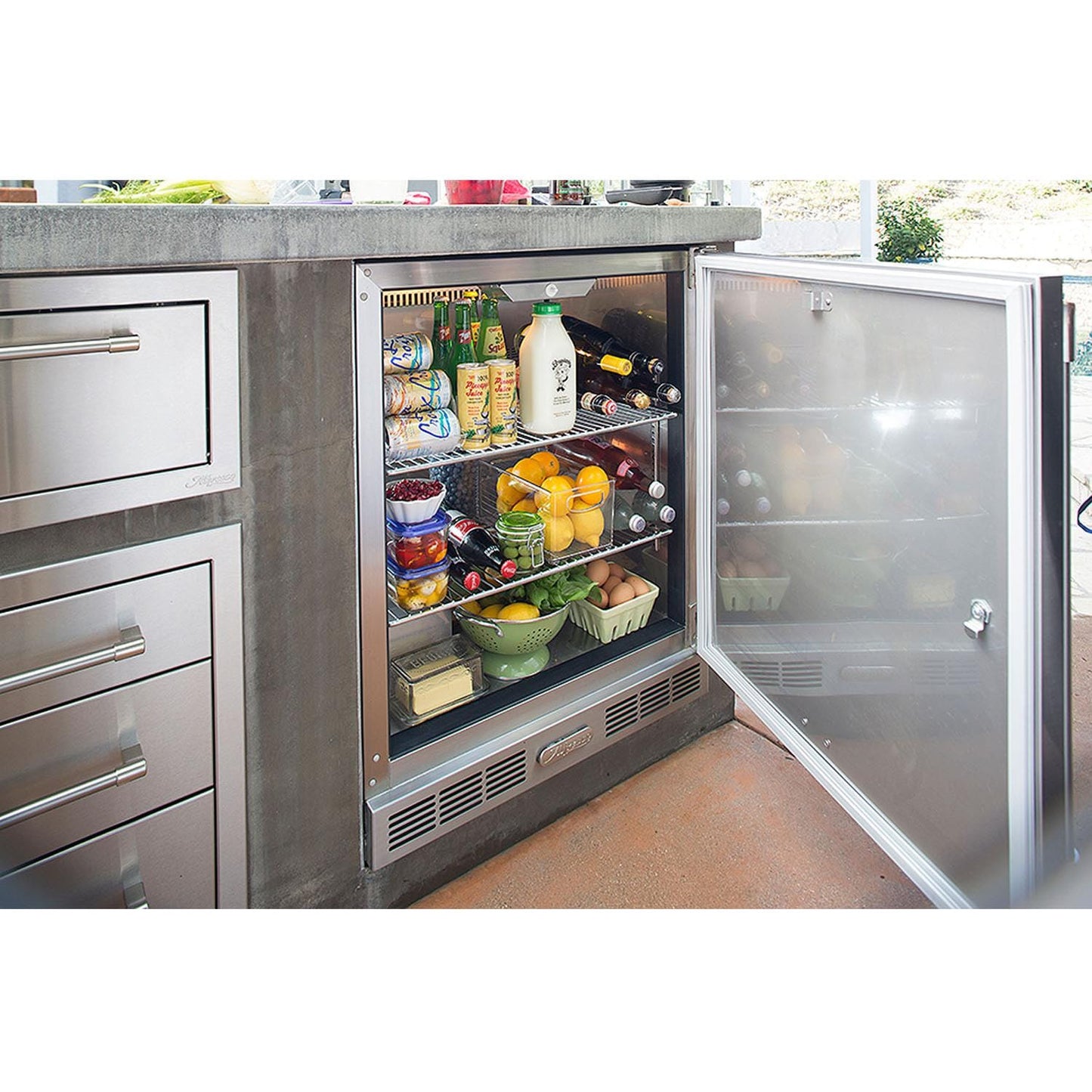 Alfresco 28-Inch Single Door Refrigerator Urs-1xe
