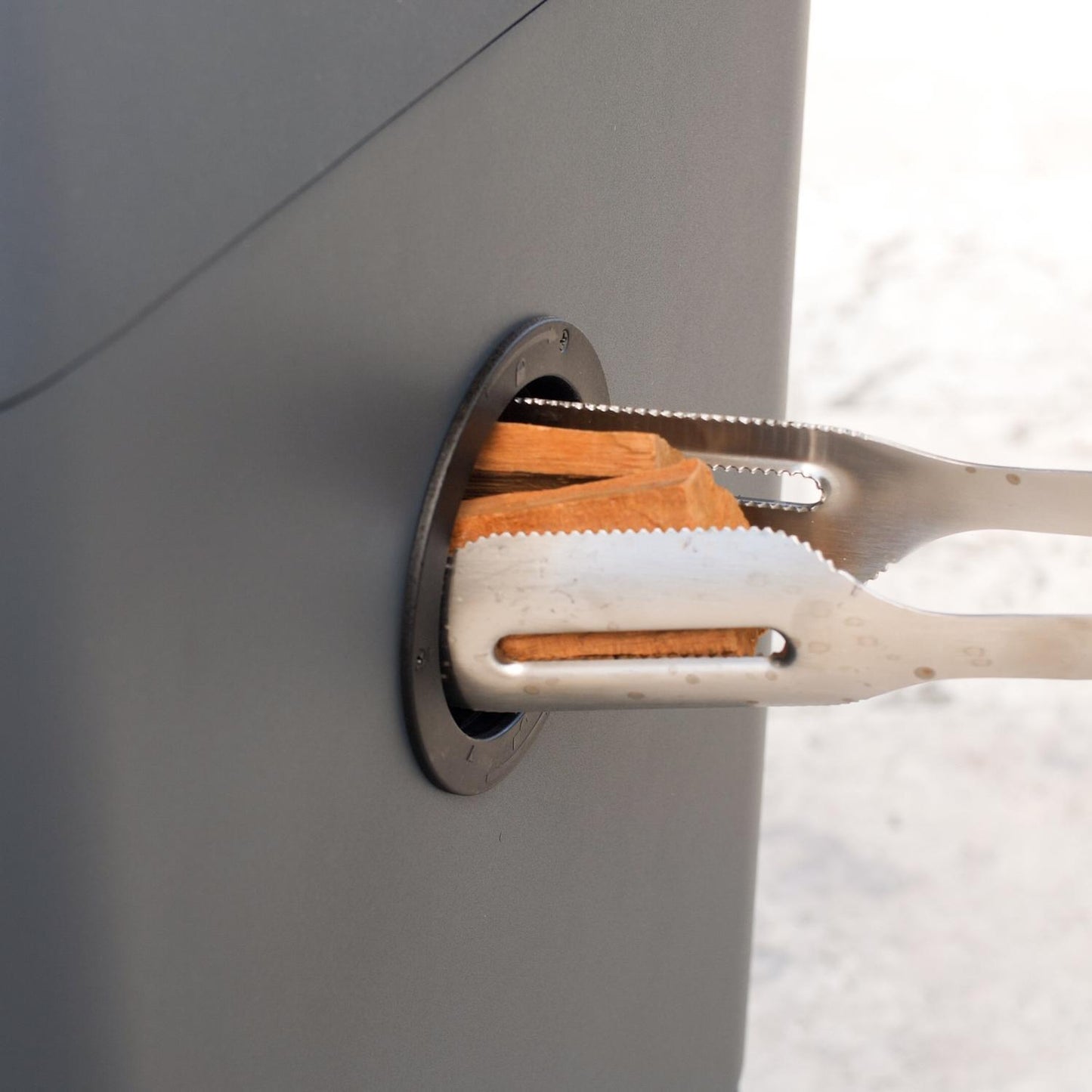 Everdure By Heston Blumenthal 4K 21-Inch Charcoal Grill & Smoker  - CE4KMUS