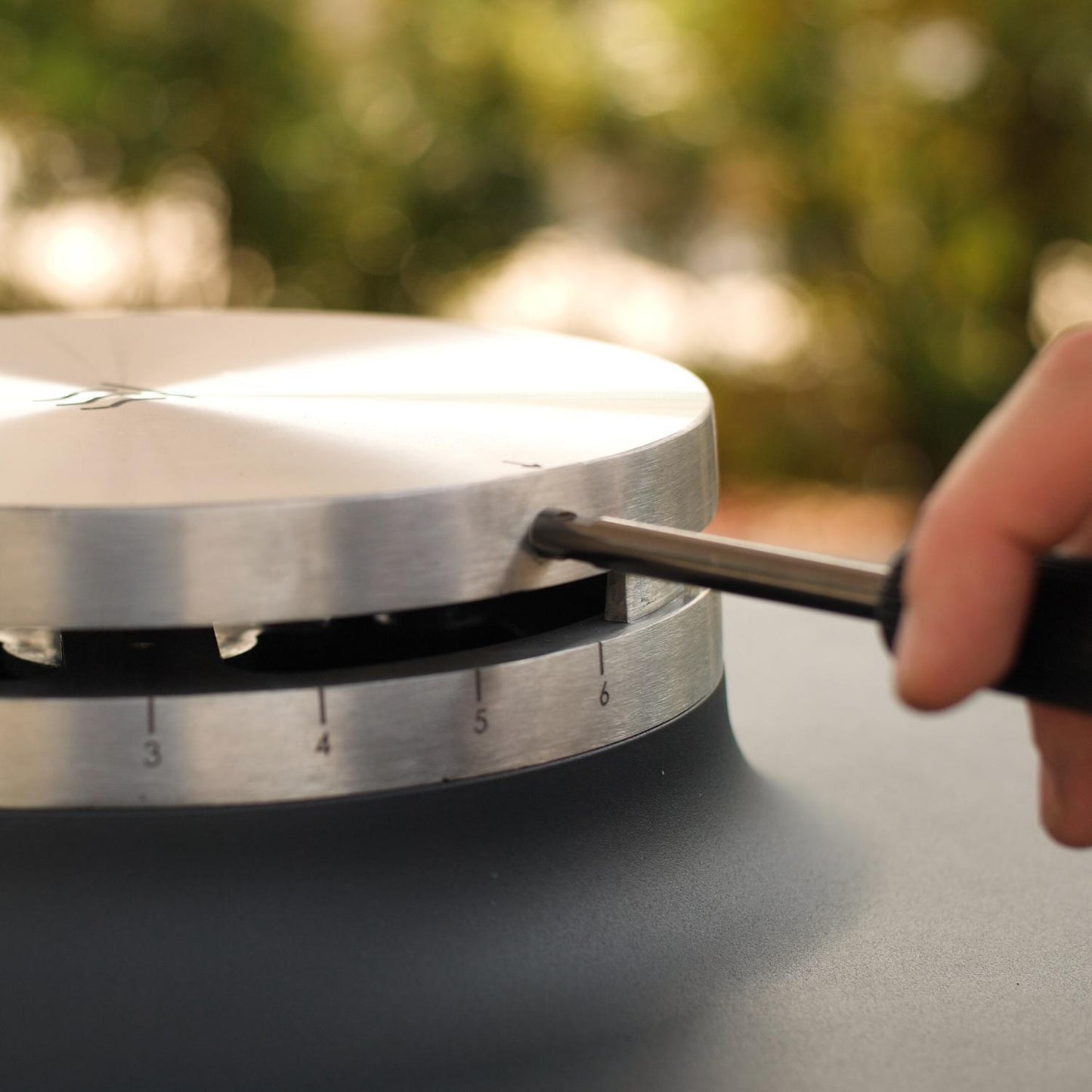 Everdure By Heston Blumenthal 4K 21-Inch Charcoal Grill & Smoker  - CE4KMUS