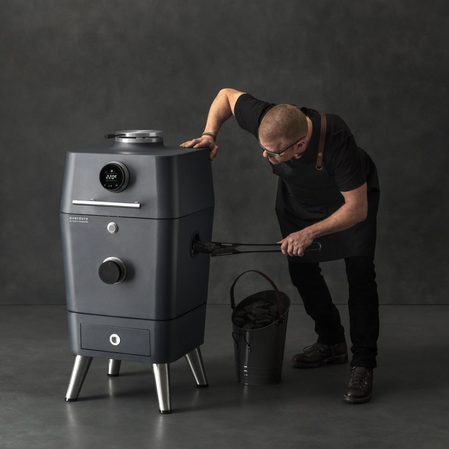 Everdure By Heston Blumenthal 4K 21-Inch Charcoal Grill & Smoker  - CE4KMUS