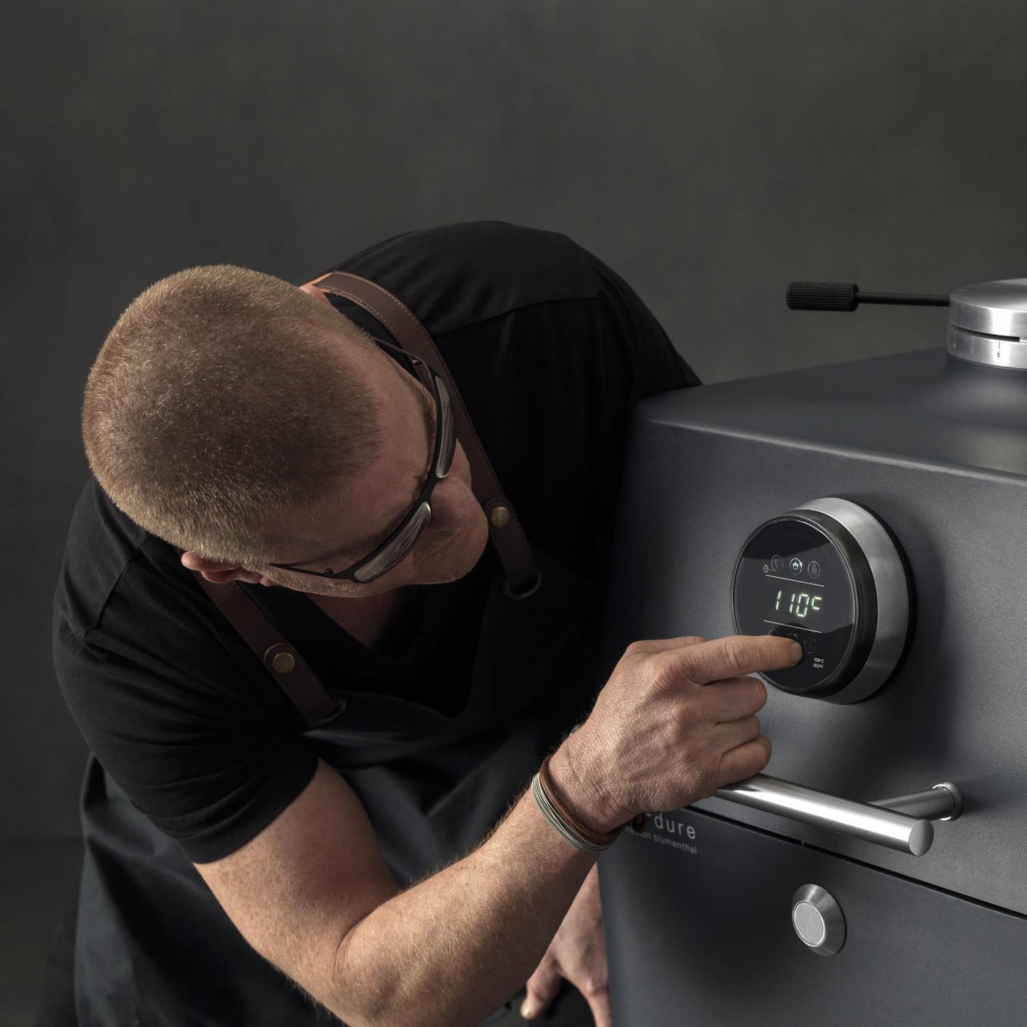 Everdure By Heston Blumenthal 4K 21-Inch Charcoal Grill & Smoker  - CE4KMUS