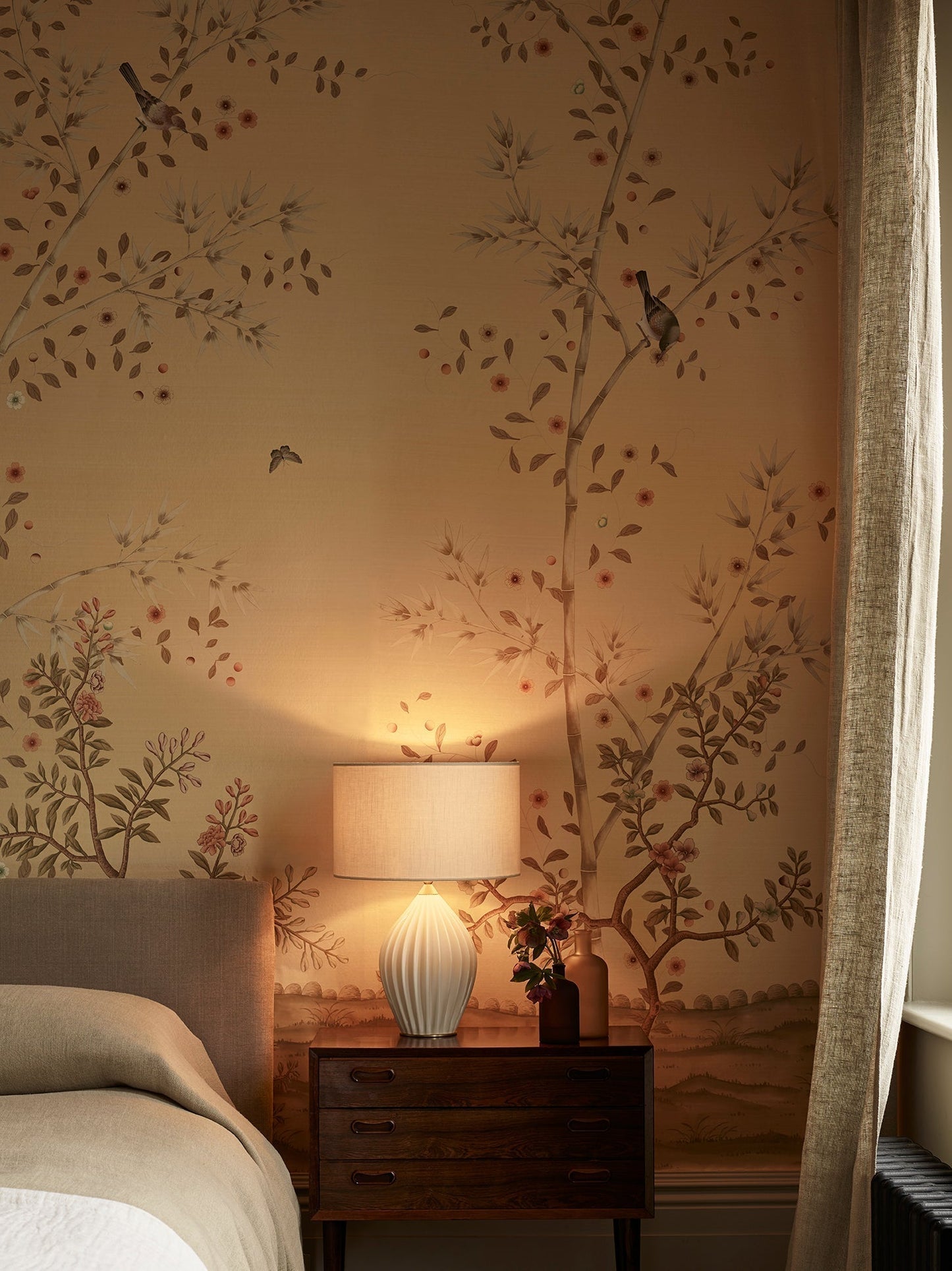 Original BTC Fin Queen Table Light