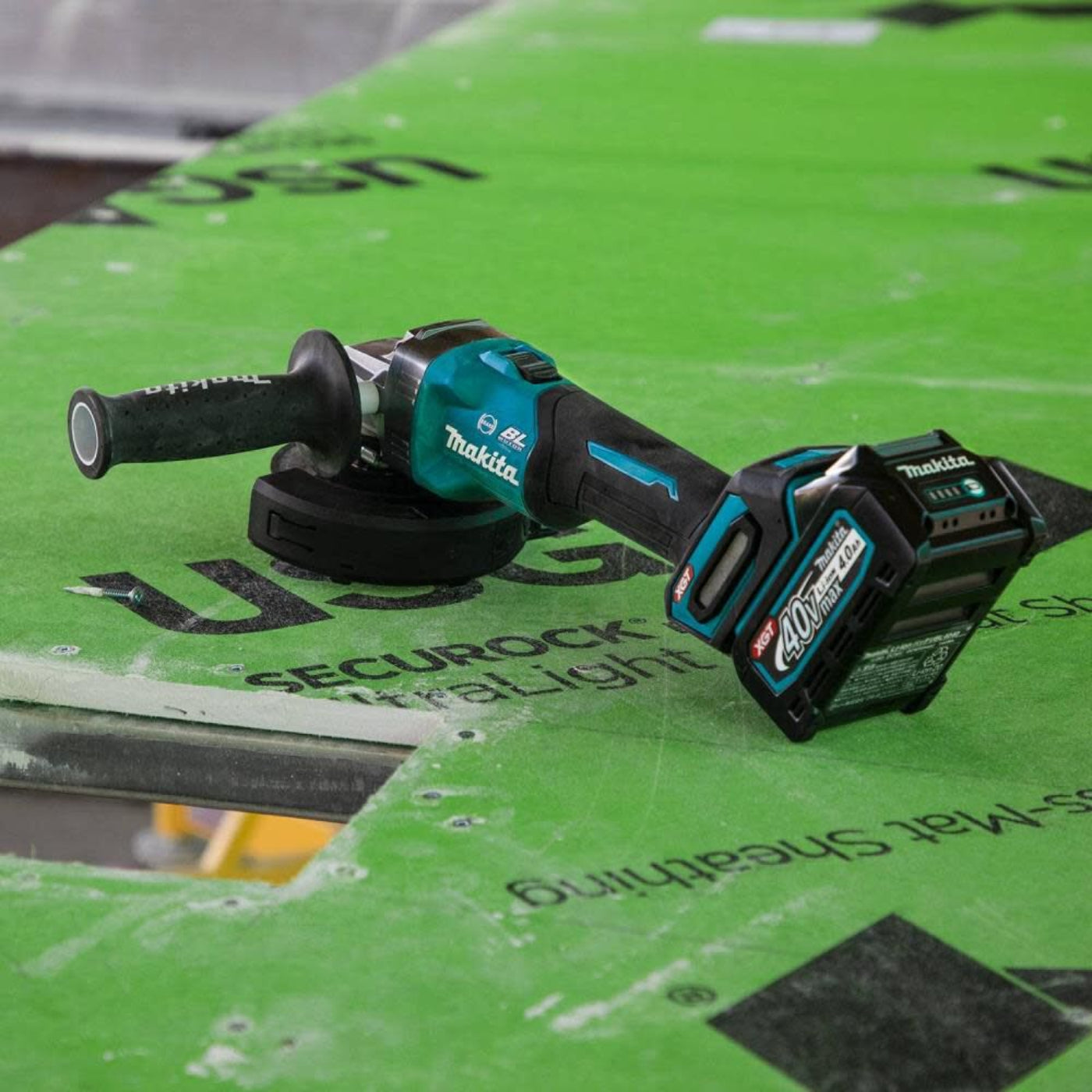 MAKITA 40V Max XGT GAG01M1 Brushless Cordless 4‑1/2” / 5" Angle Grinder Kit, with Electric Brake (4.0Ah) - GAG01M1